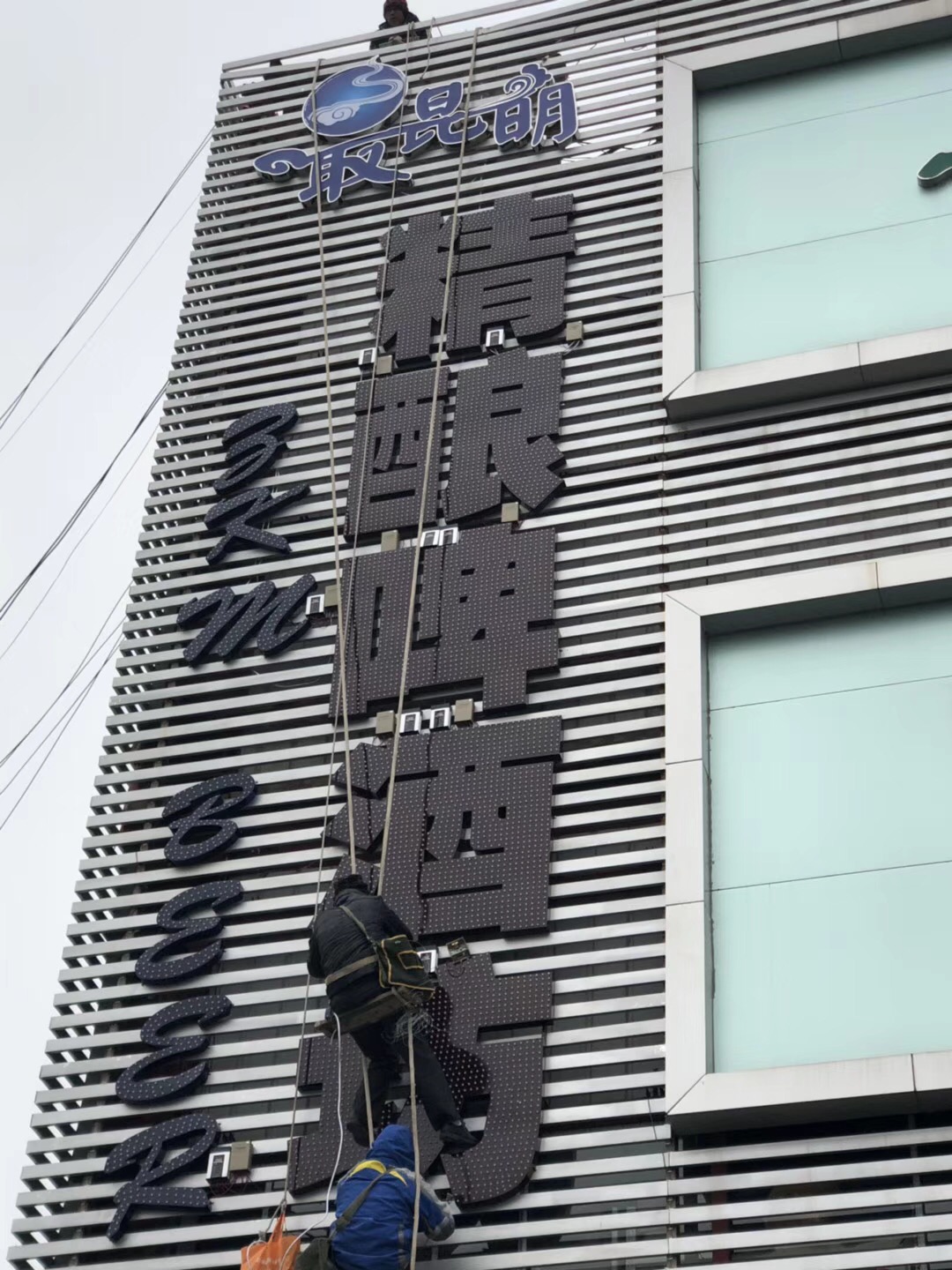 請(qǐng)?zhí)砑訄D片